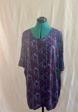 NWT Lularoe Irma tunic size medium. Brand new with tags.